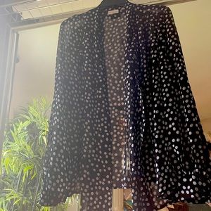 🖤🤍Super Cute Polka Dot Blouse🖤🤍